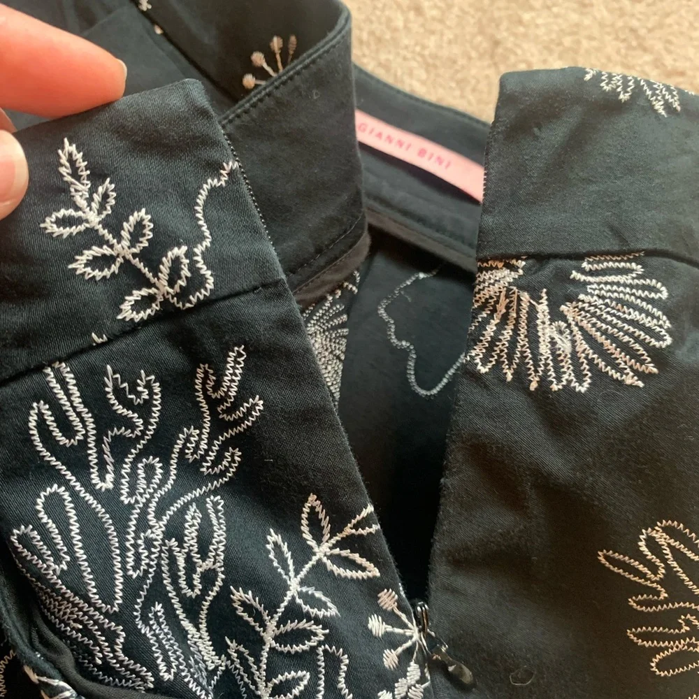 Gianni Bini black skirt with embroidery. Size 6.